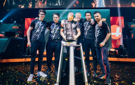 2022LPL夏季总决赛宣传照，369单挑wayward+晴天？